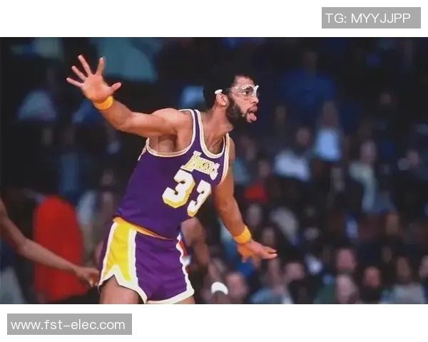 足球传奇之魅力模糊壁纸展现球星独特风采与激情瞬间