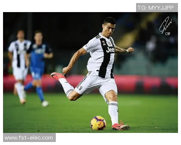 足球巨星联名限量版海报火爆发售 收藏者必抢的明星经典瞬间