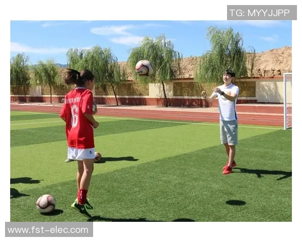 足球明星与小球迷的心灵对话 激励他们追梦与努力的真挚话语